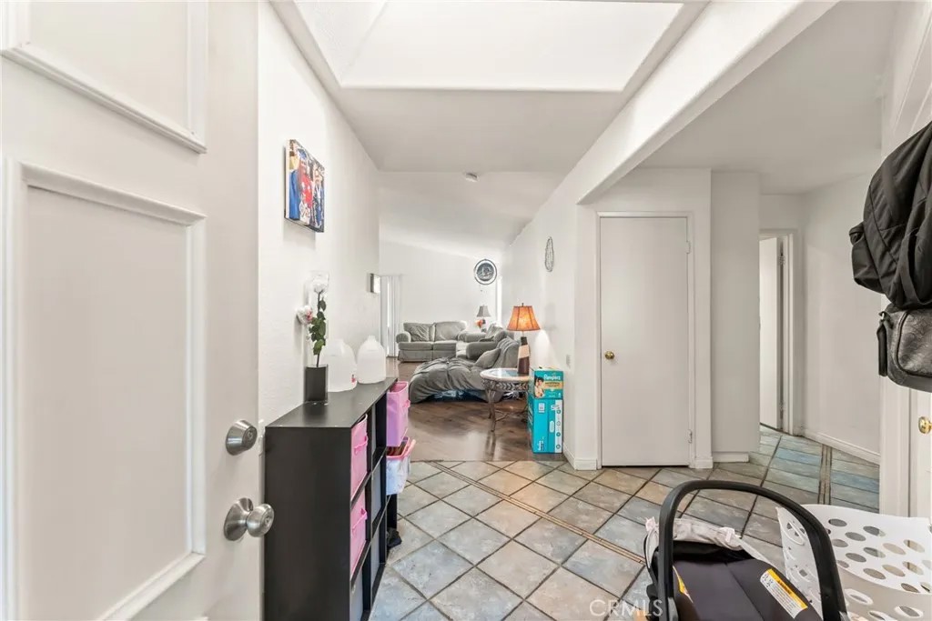 955 Peacock Dr