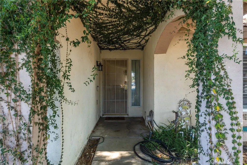955 Peacock Dr