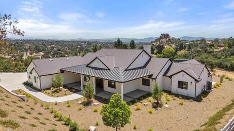 Photo of 575 Twin Country Lane, Fallbrook, CA 92028 (MLS # 260019945)