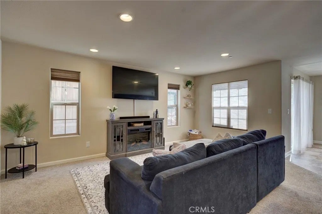 570 River Oaks Drive