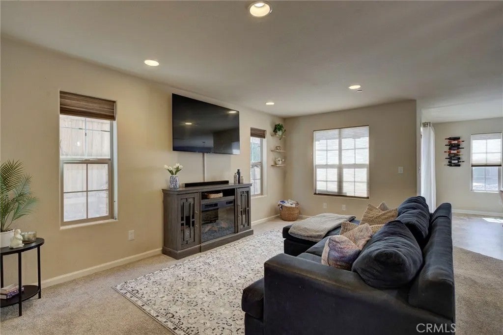 570 River Oaks Drive