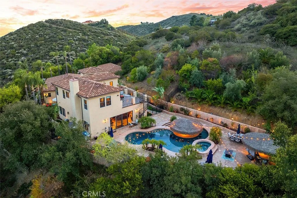 21128 Via Los Laureles