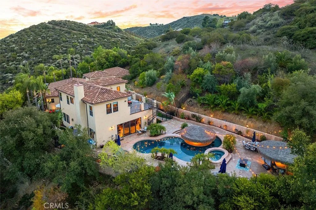 21128 Via Los Laureles