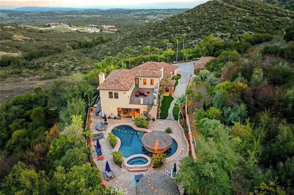 21128 Via Los Laureles