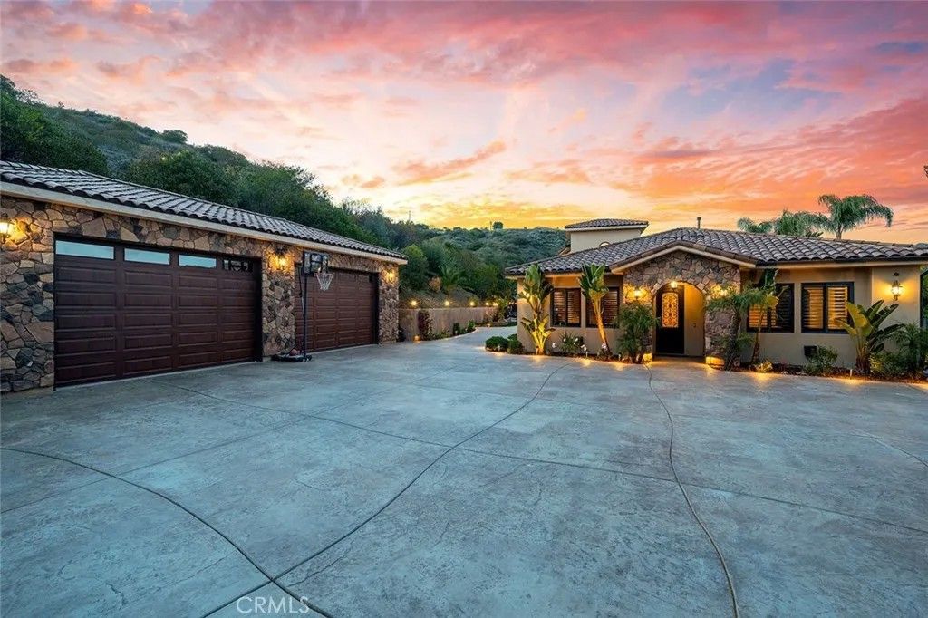 Photo of 21128 Via Los Laureles, Murrieta, CA 92562 (MLS # SW25217891)