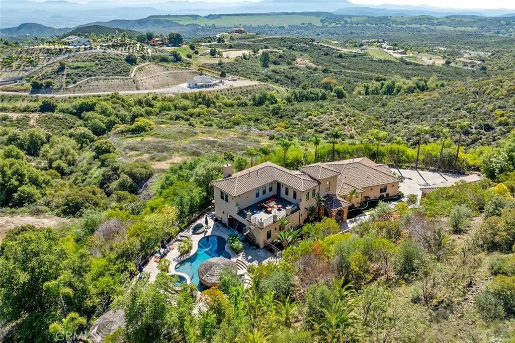 21128 Via Los Laureles