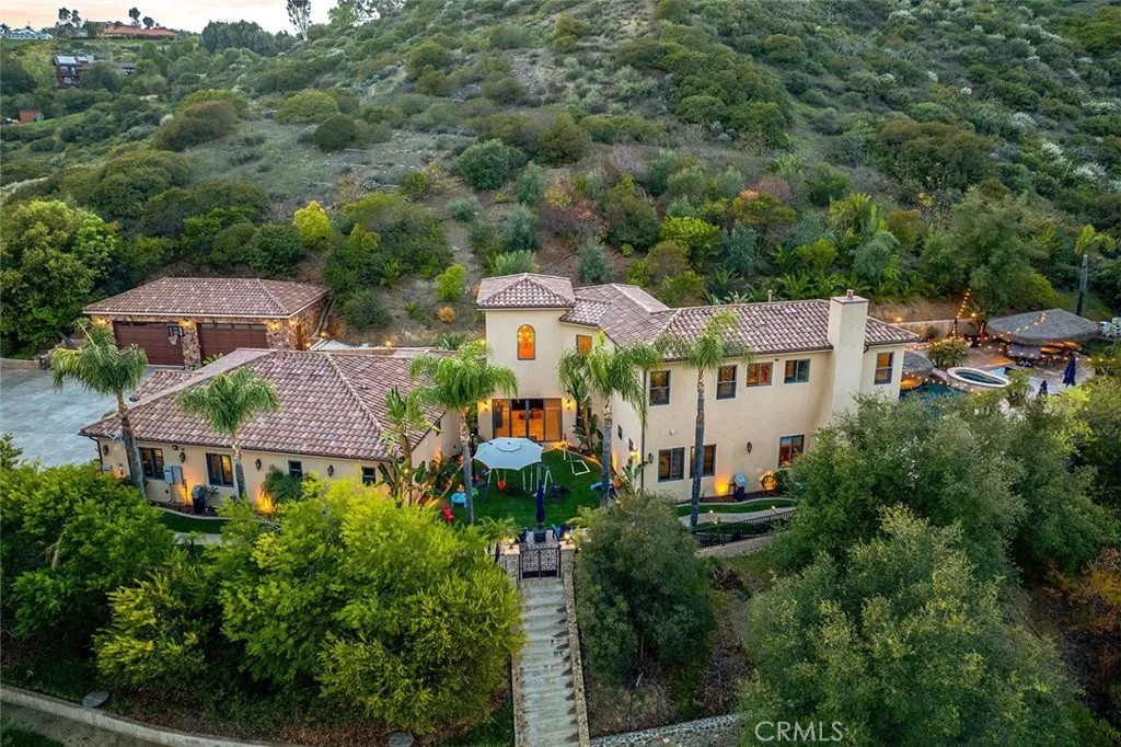 21128 Via Los Laureles