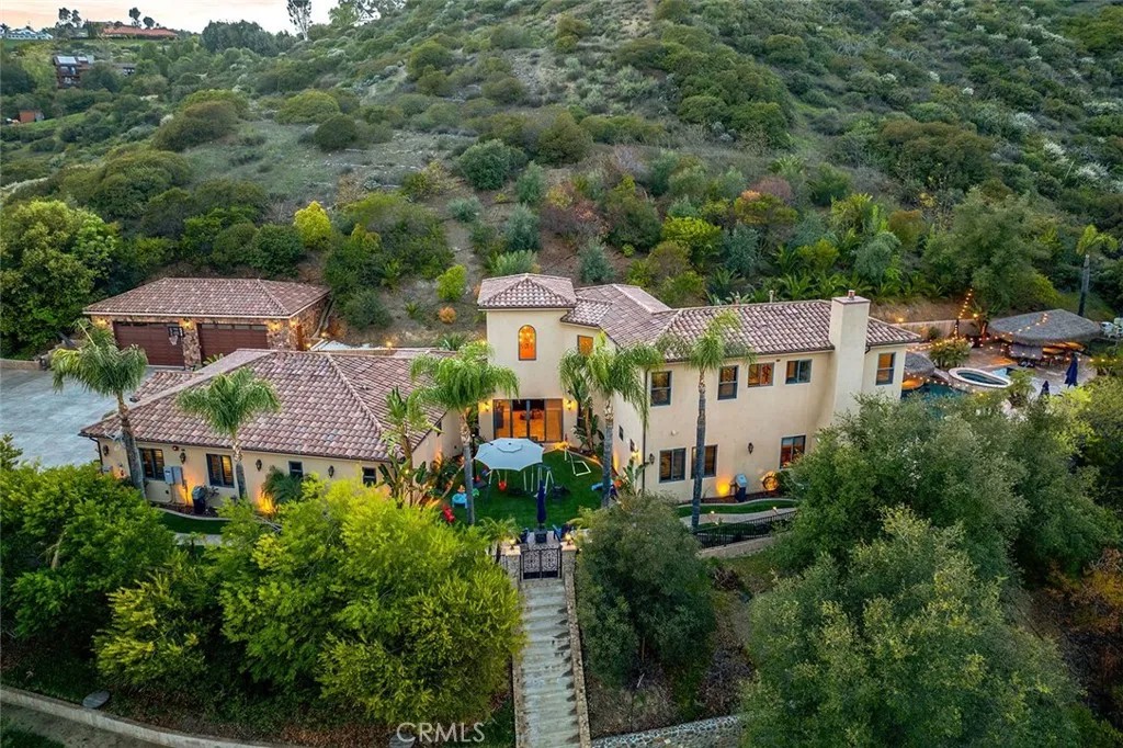 21128 Via Los Laureles