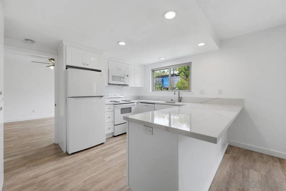 Photo of 155 Rosebay Dr #40, Encinitas, CA 92024 (MLS # 260017647)