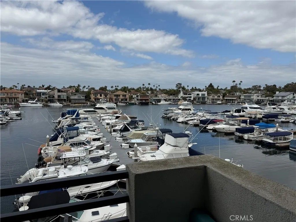 Photo of 4165 Warner Avenue, Huntington Beach, CA 92649 (MLS # OC26095989)