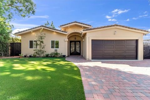 Photo of 5701 Wish Avenue, Encino, CA 91316 (MLS # SR25235692)