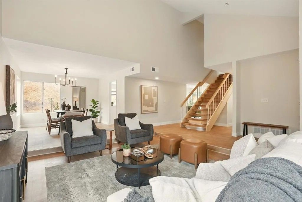 Photo of 909 Loma Vw, Chula Vista, CA 91910 (MLS # PTP2508191)