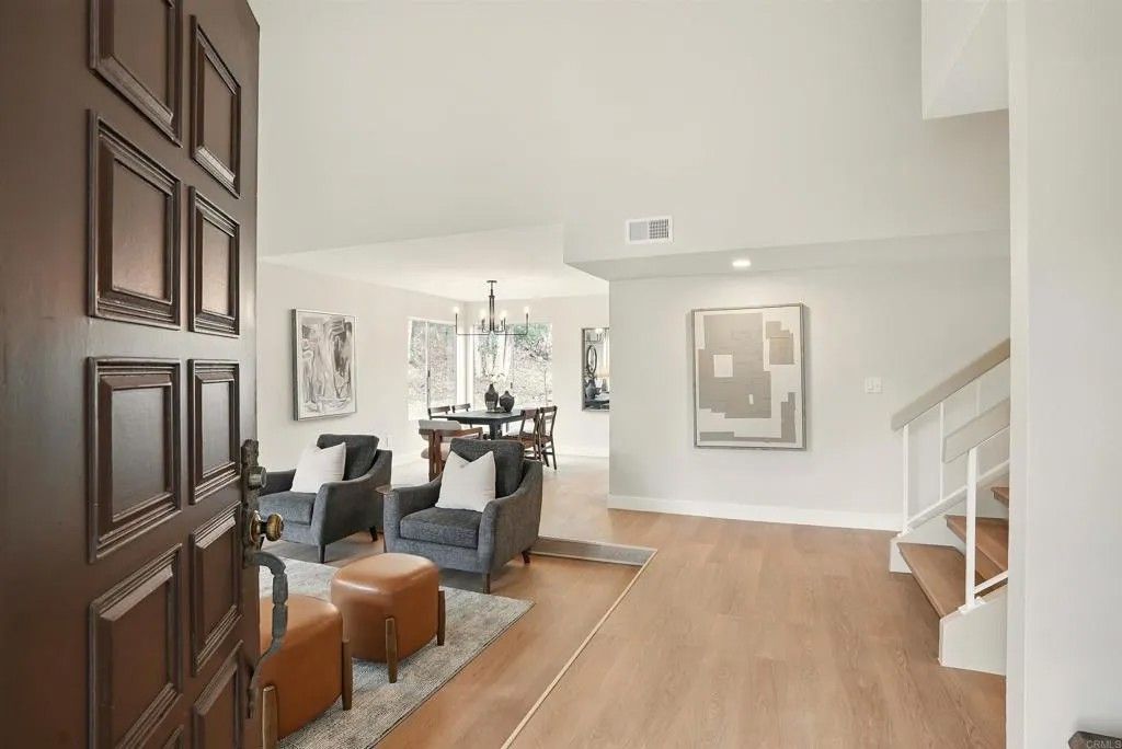 Photo of 909 Loma Vw, Chula Vista, CA 91910 (MLS # PTP2508191)