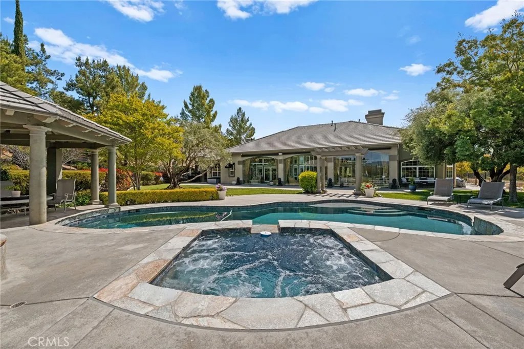 38565 Celine Cove