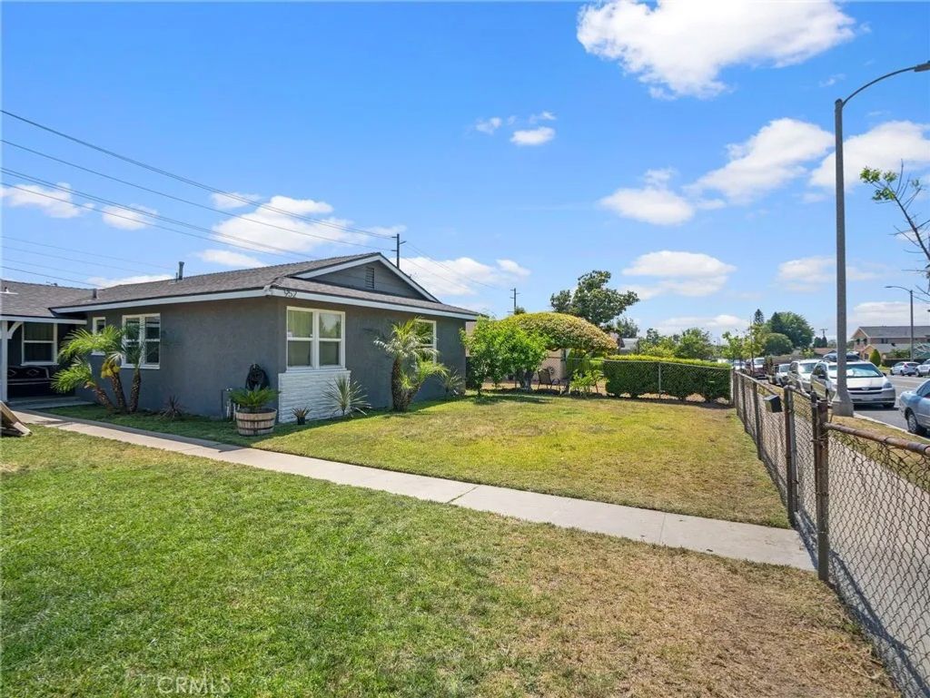 Photo of 952 E La Verne AVE, Pomona, CA 91767 (MLS # CV26101893)