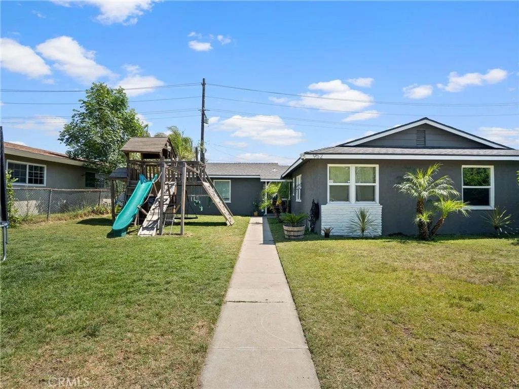 Photo of 952 E La Verne AVE, Pomona, CA 91767 (MLS # CV26101893)
