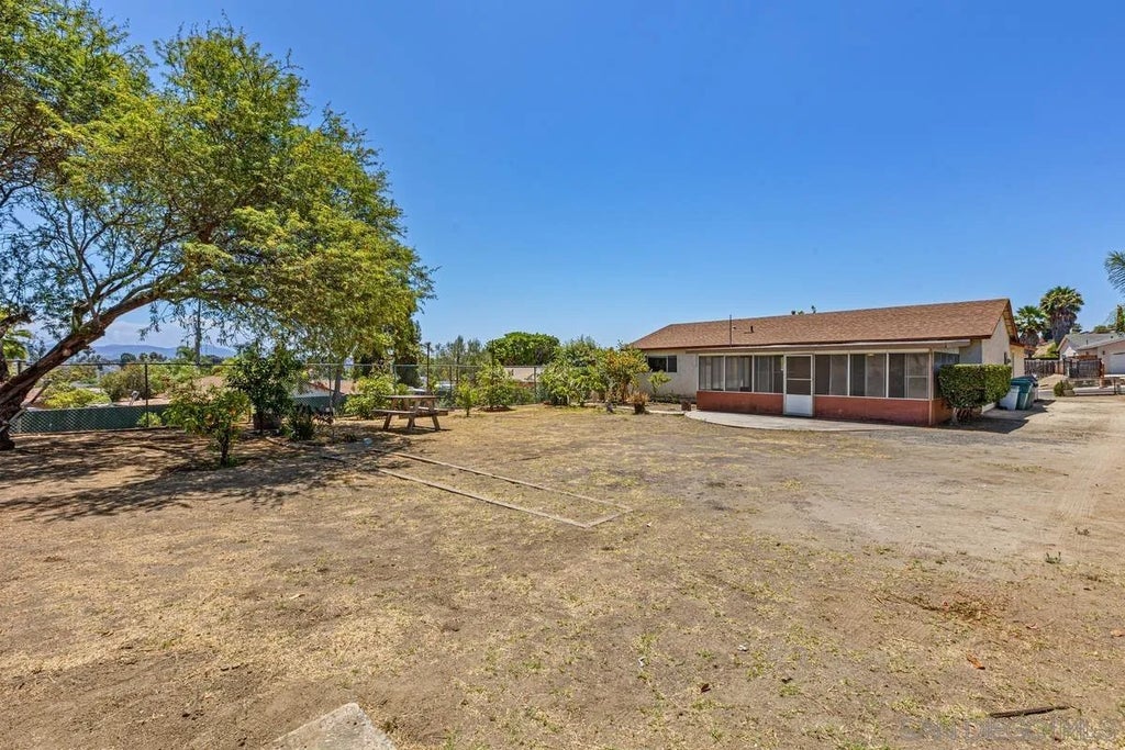 Photo of 5130 E Parker St, Oceanside, CA 92057 (MLS # 260017884)