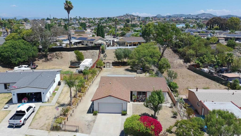 Photo of 5130 E Parker St, Oceanside, CA 92057 (MLS # 260017884)