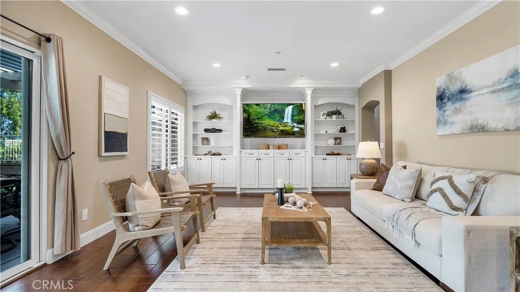 475 S Laureltree