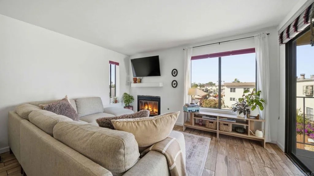 2956 C St 15