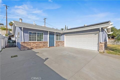 Photo of 19525 Steinway St, Canyon Country, CA 91351 (MLS # SR26054595)