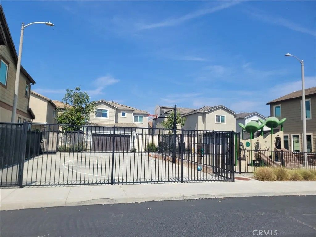 Photo of 13 Edgemont Way, Compton, CA 90221 (MLS # IN26082916)
