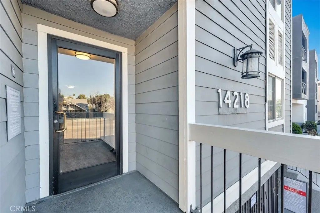 Photo of 14218 Victory Boulevard, Van Nuys, CA 91401 (MLS # SR26052085)