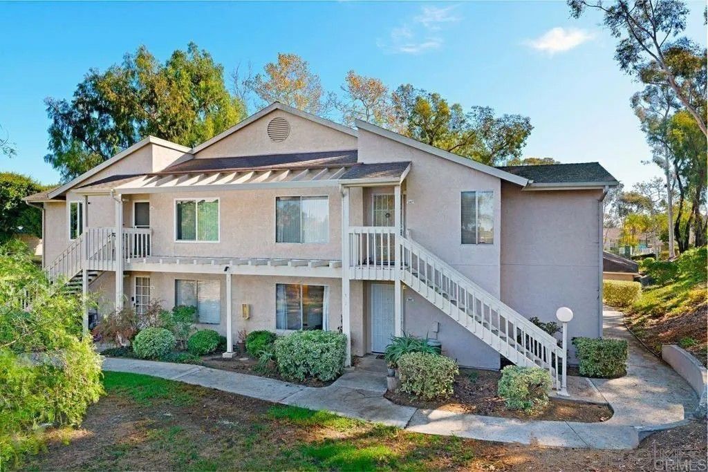 Photo of 230 Diamond Way #147, Vista, CA 92083 (MLS # 260006692)