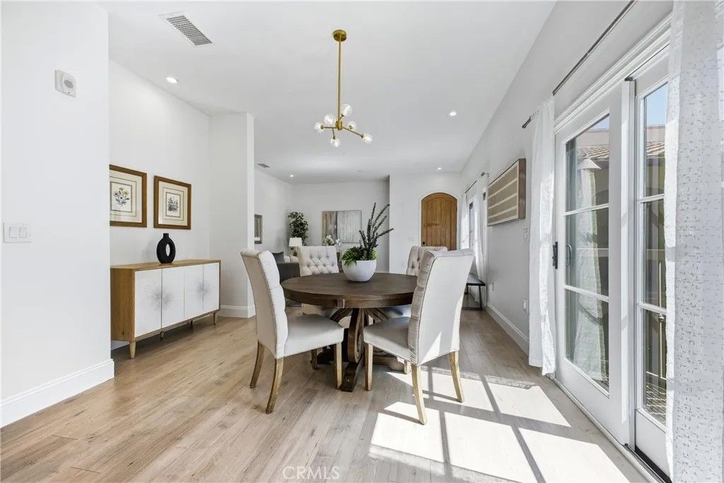 Photo of 168 S Sierra Madre Blvd #301, Pasadena, CA 91107 (MLS # AR26055192)