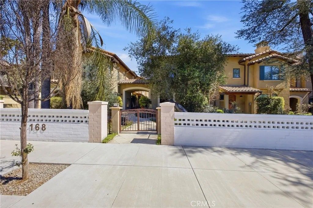 Photo of 168 S Sierra Madre Blvd #301, Pasadena, CA 91107 (MLS # AR26055192)