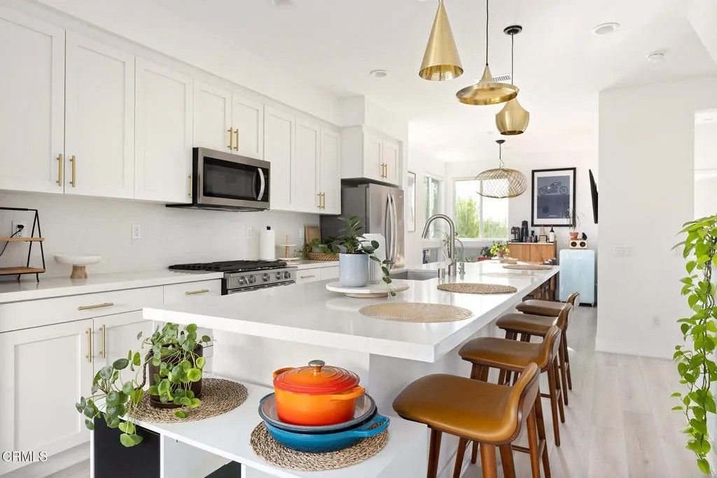 Photo of 2931 W Exposition Place #1, Los Angeles, CA 90018 (MLS # P1-27304)