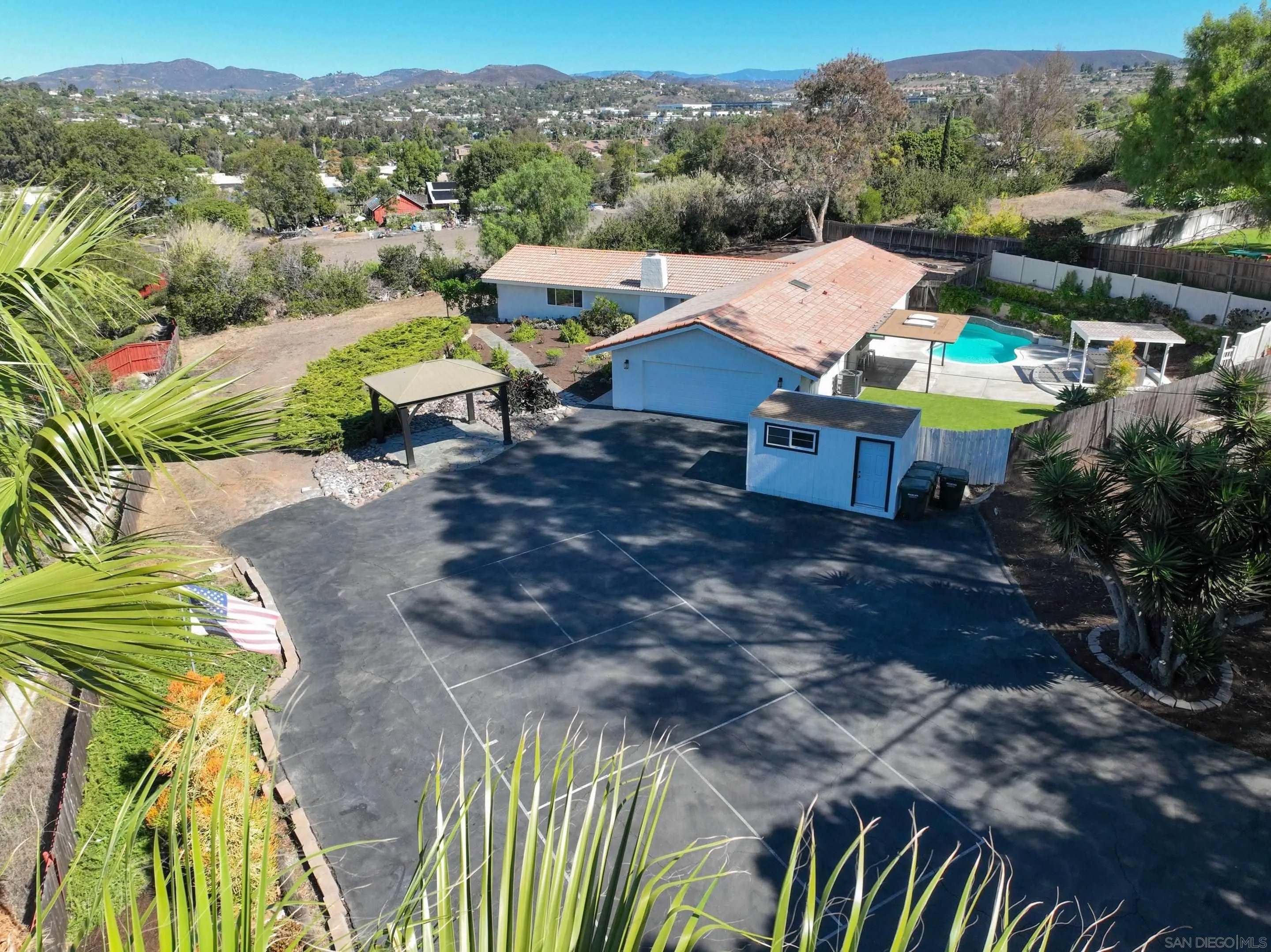 807 Poinsettia Ave