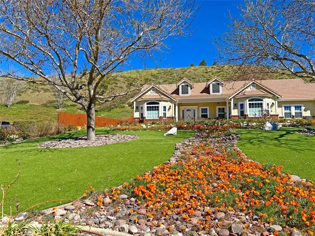 9251 Elizabeth Lake