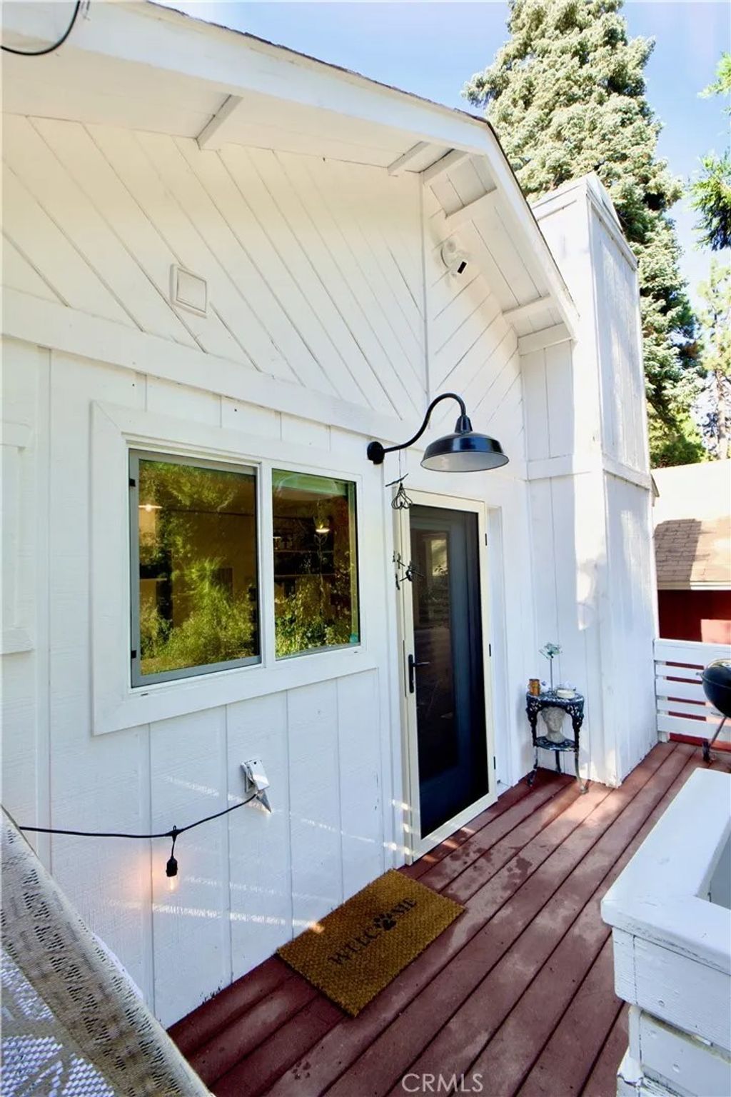 Photo of 832 Community Dr, Lake Arrowhead, CA 92352 (MLS # IG25248568)