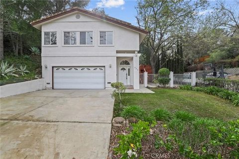 Photo of 272 Manzanita Ln, Thousand Oaks, CA 91361 (MLS # BB26013786)