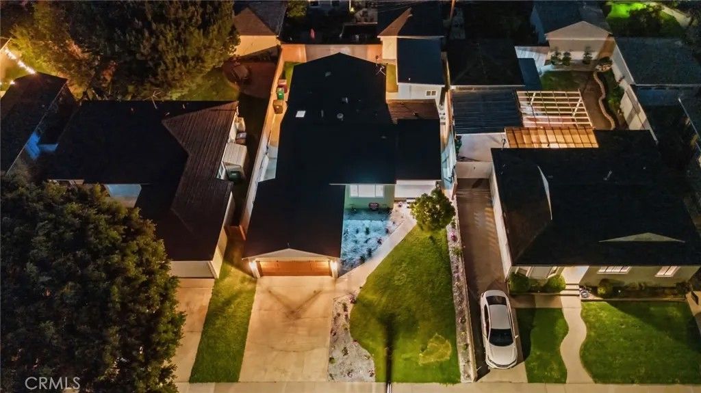 Photo of 3516 Roxanne Ave, Long Beach, CA 90808 (MLS # PW26057591)