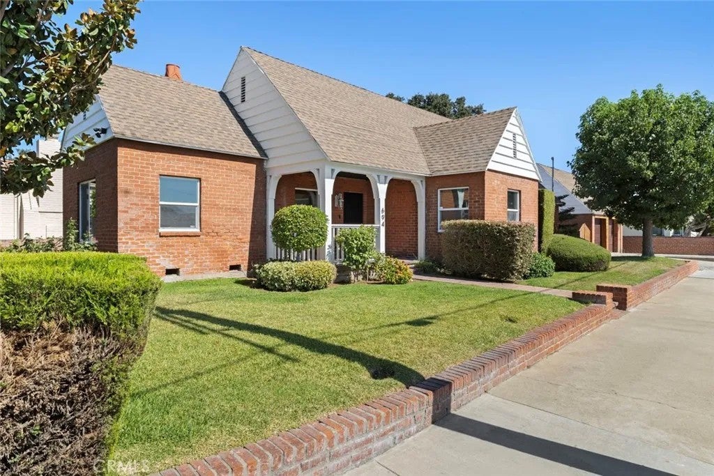 694 W Orange Grove