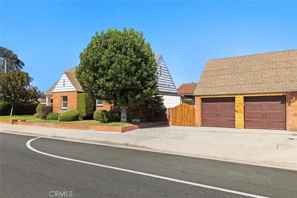 694 W Orange Grove