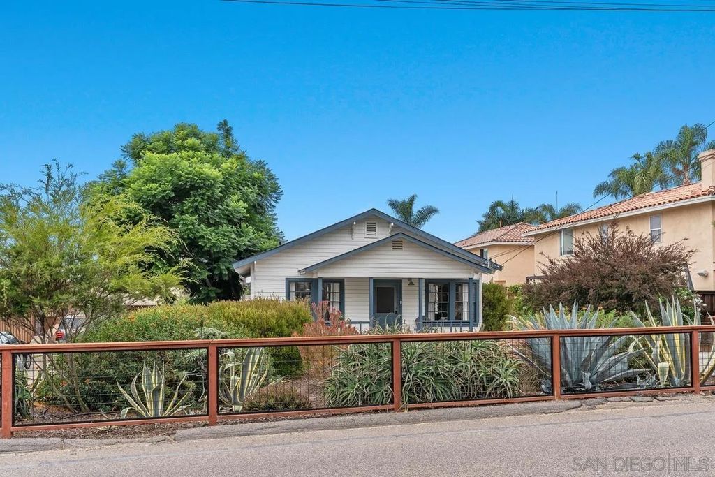 Photo of 215 N Rios, Solana Beach, CA 92075 (MLS # 2600475)