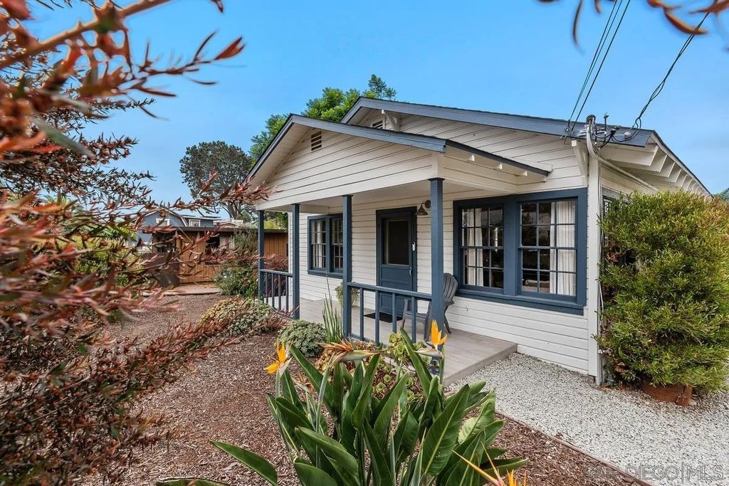 Photo of 215 N Rios, Solana Beach, CA 92075 (MLS # 2600475)