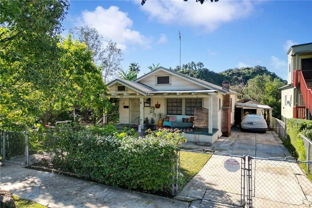 Photo of 262 Thorne, Los Angeles, CA 90042 (MLS # CV26021468)