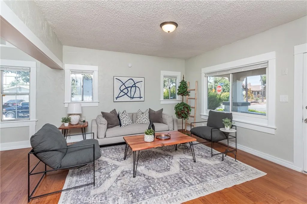 1458 W 49th
