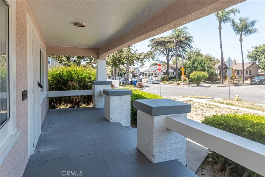 1458 W 49th