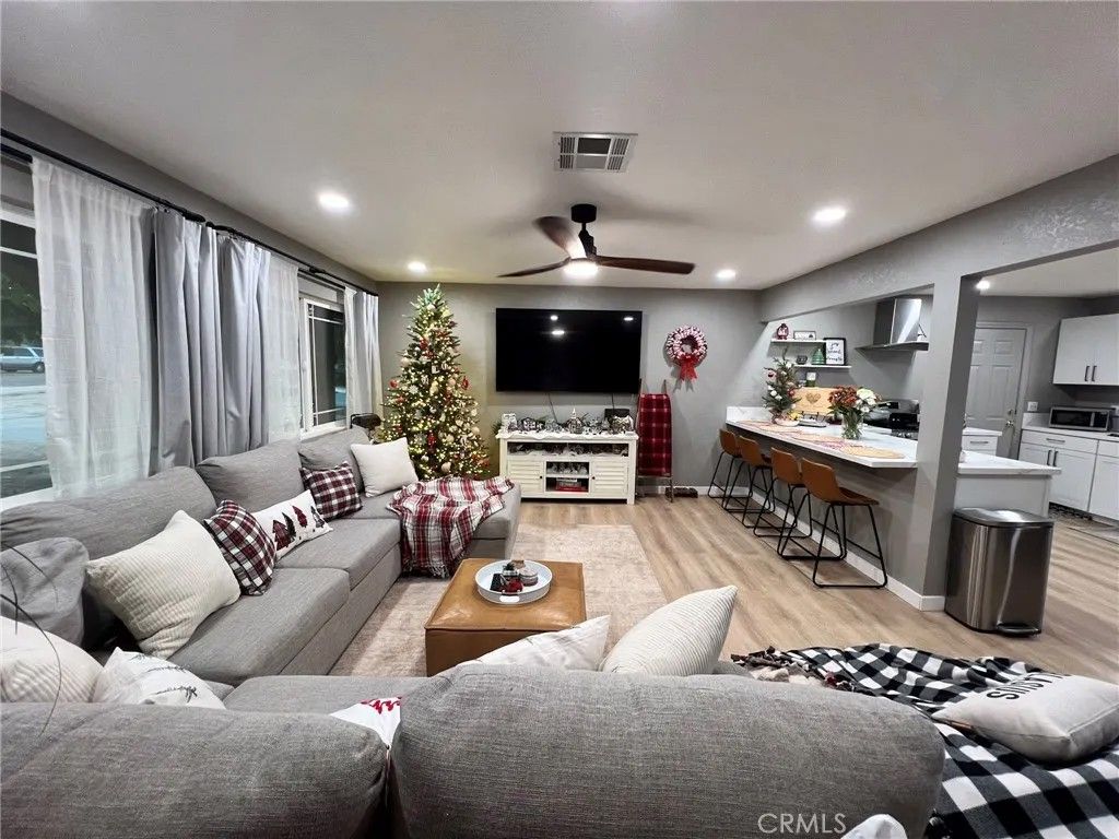 Photo of 8755 Devon Ave, Hesperia, CA 92345 (MLS # HD25269260)