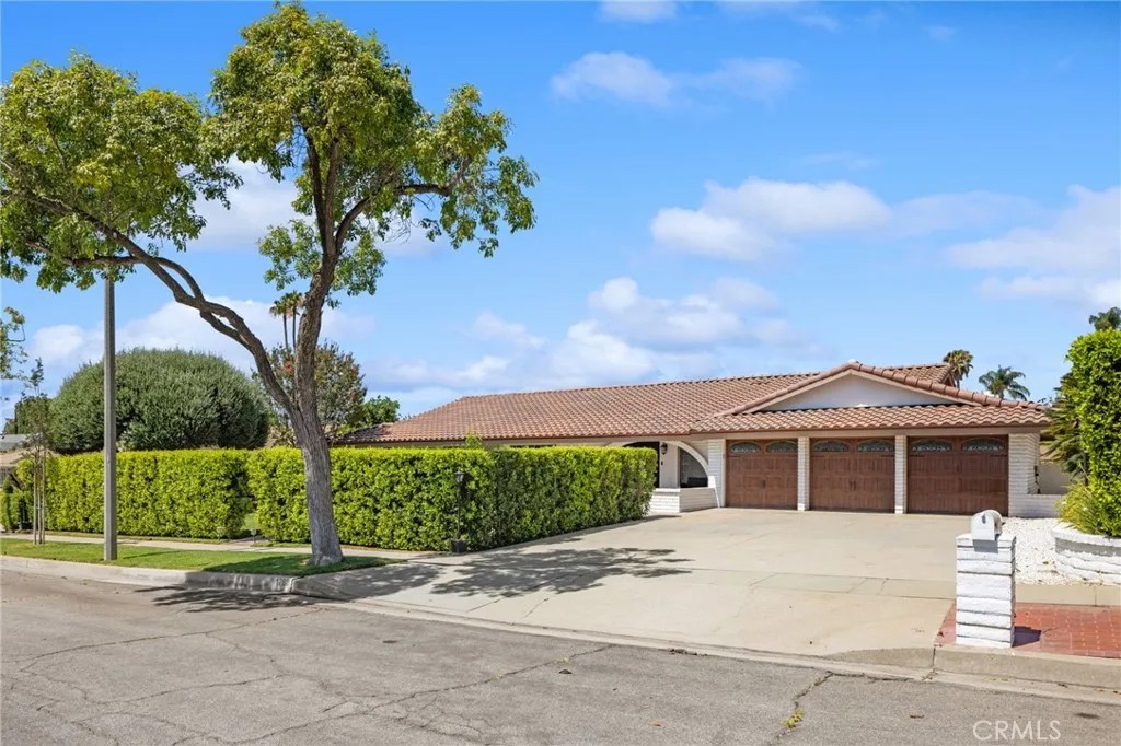 1763 N Vallejo Way
