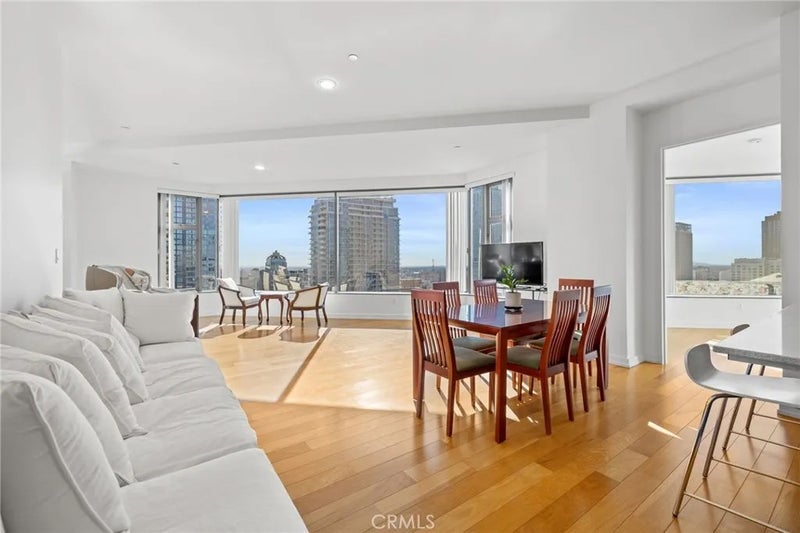 801 S Grand 1611