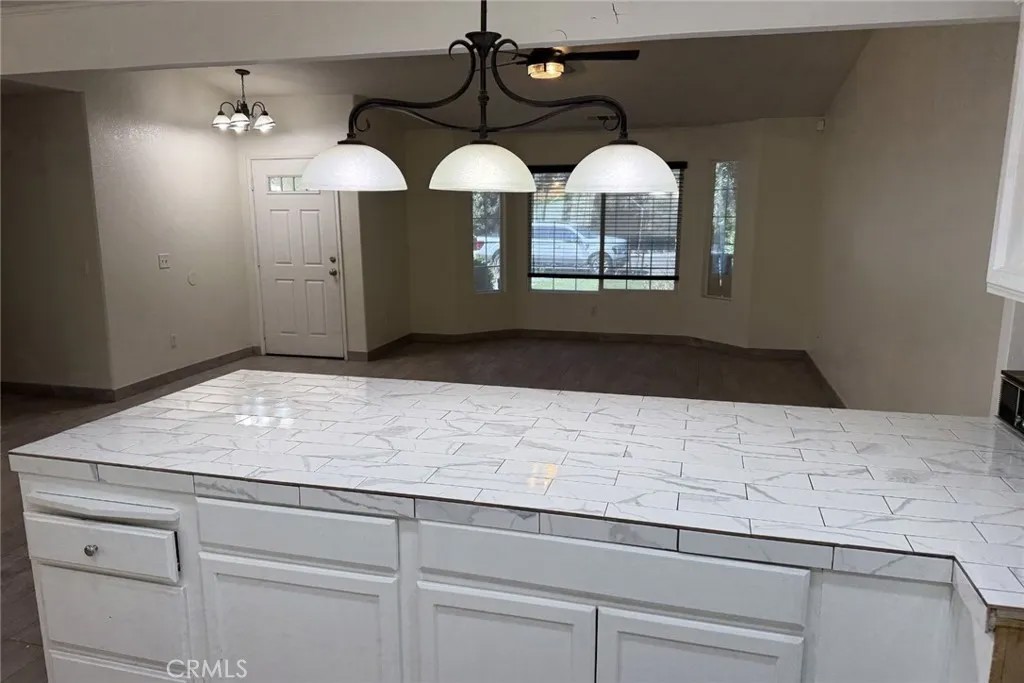 409 W Packwood