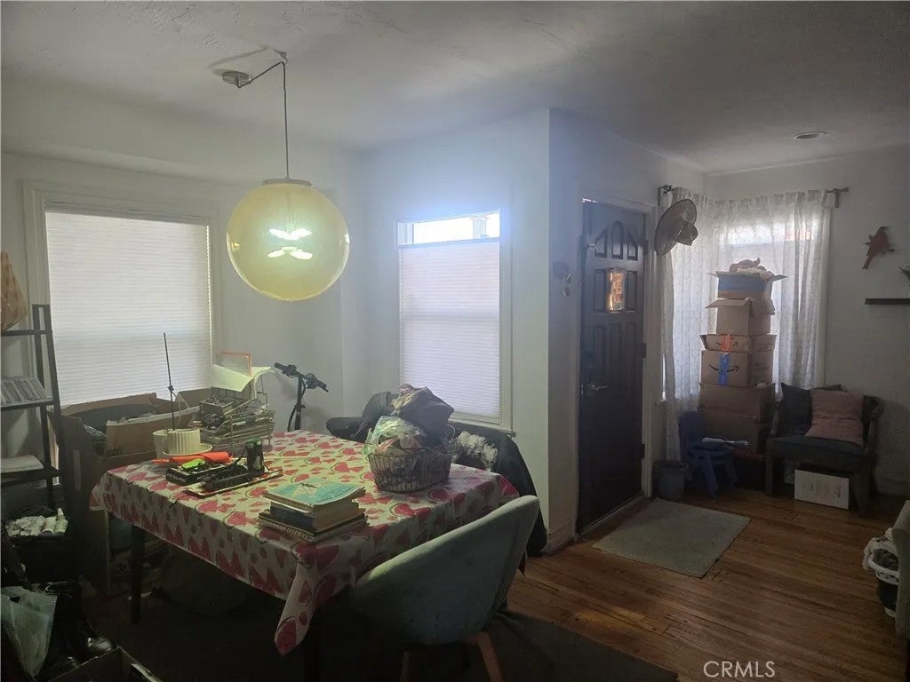 7006 Zelzah Avenue