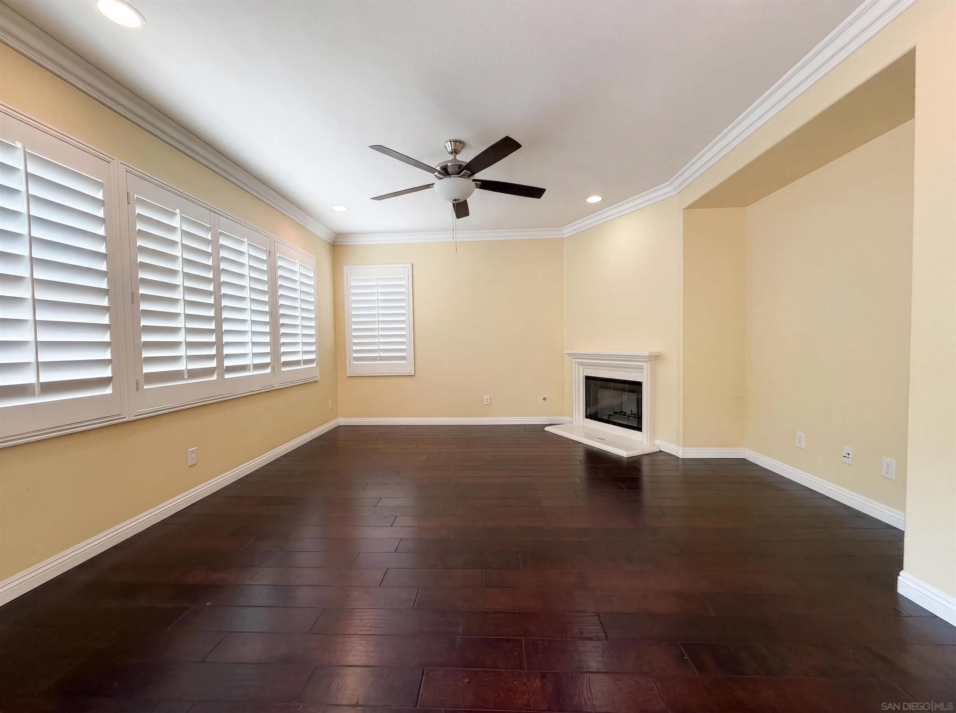 16925 Silver Pine
