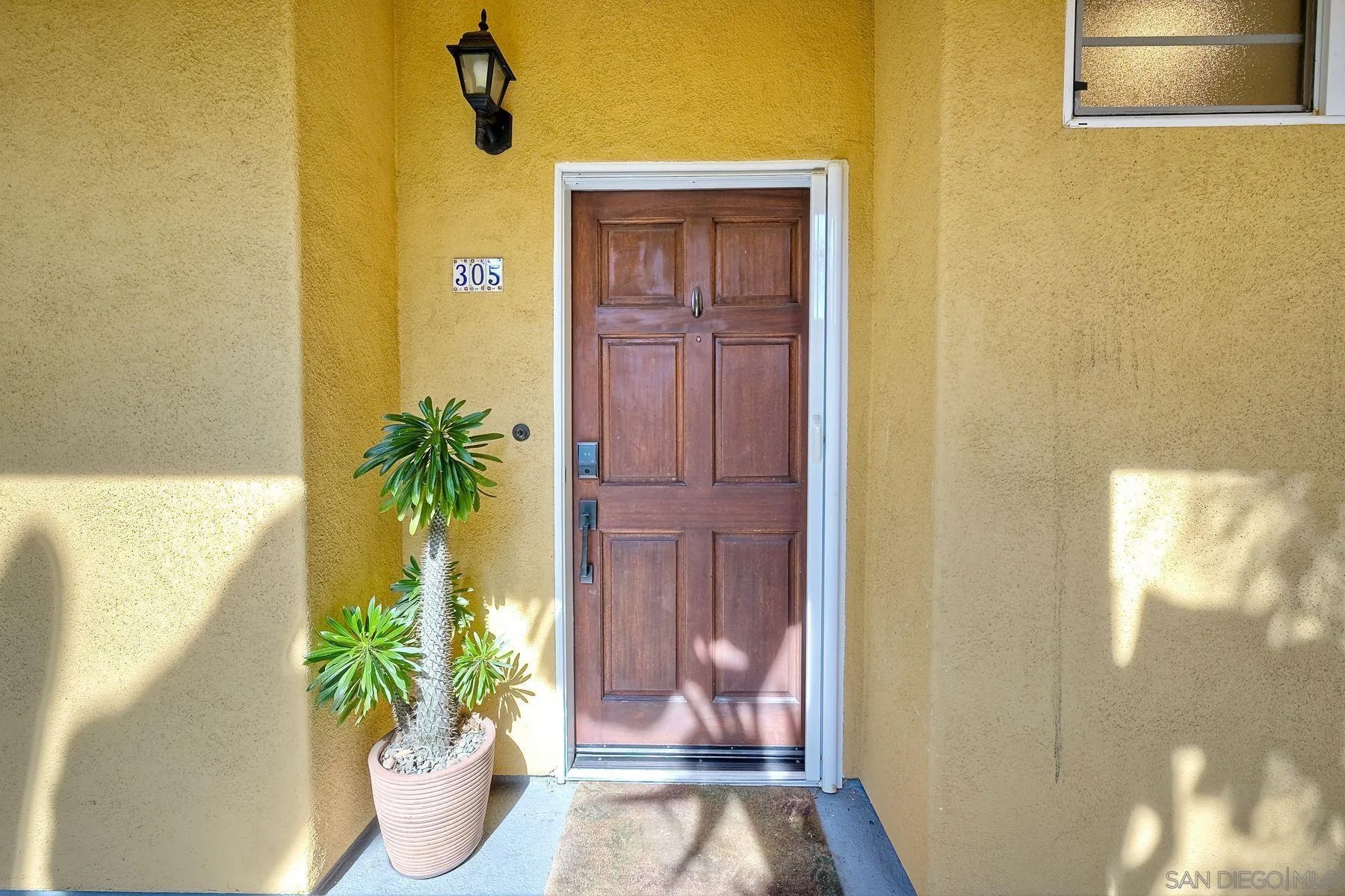 4080 Front St 305